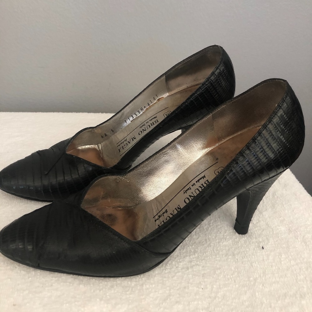 Bruno Magli Black Lizard HH Pump 6 AA